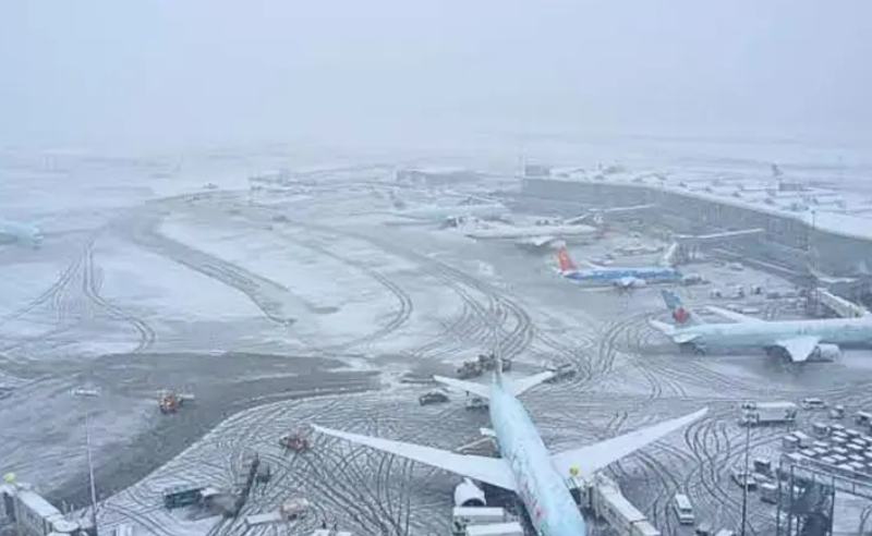 Thick Fog Disrupts Flight Operations at Srinagar Airport