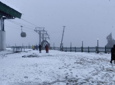 Fresh snowfall, rains bring sharp dip in Kashmir temperature