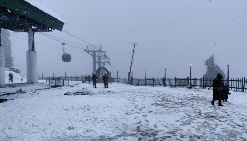 Fresh snowfall, rains bring sharp dip in Kashmir temperature