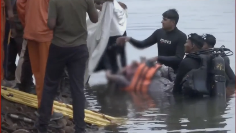 Mother, Son Found Clinging to Each Other After Boat Capsizes in Narmada