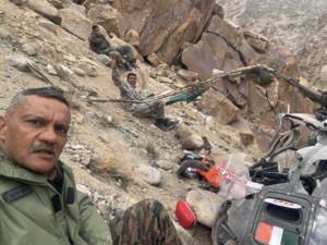 Three Army officers survive Cheetah helicopter crash near Leh in Ladakh. Selfie Goes Viral