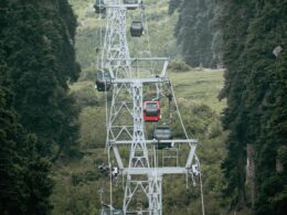 Hundreds Rescued After Technical Snag Halts Gulmarg Gondola Services