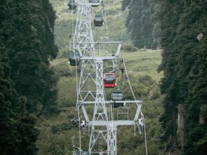 Hundreds Rescued After Technical Snag Halts Gulmarg Gondola Services